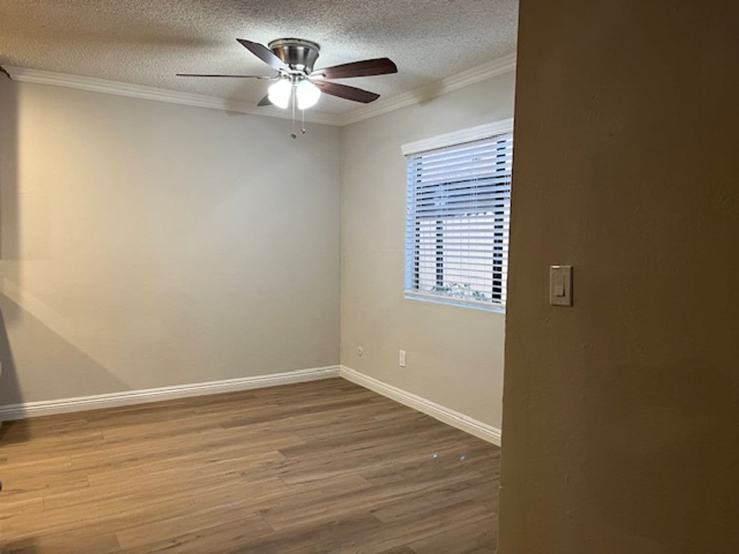 Reseda Apartment: 7045 Etiwanda Avenue