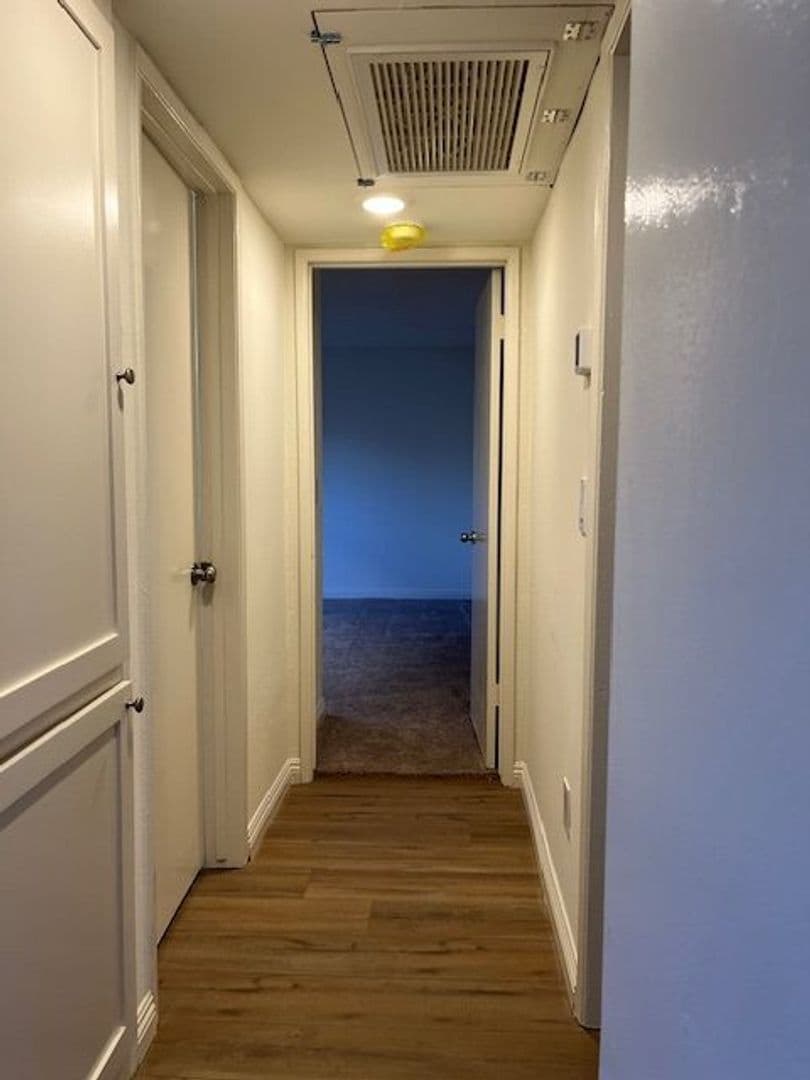 Reseda Apartment: 7045 Etiwanda Avenue