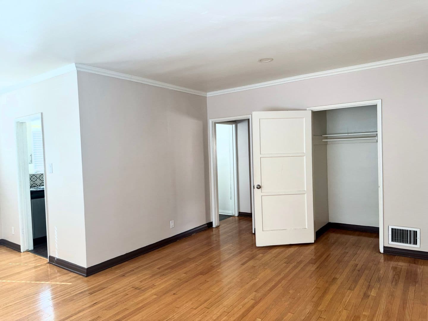 Los Angeles Apartment: 1455-57 Orange Grove Avenue