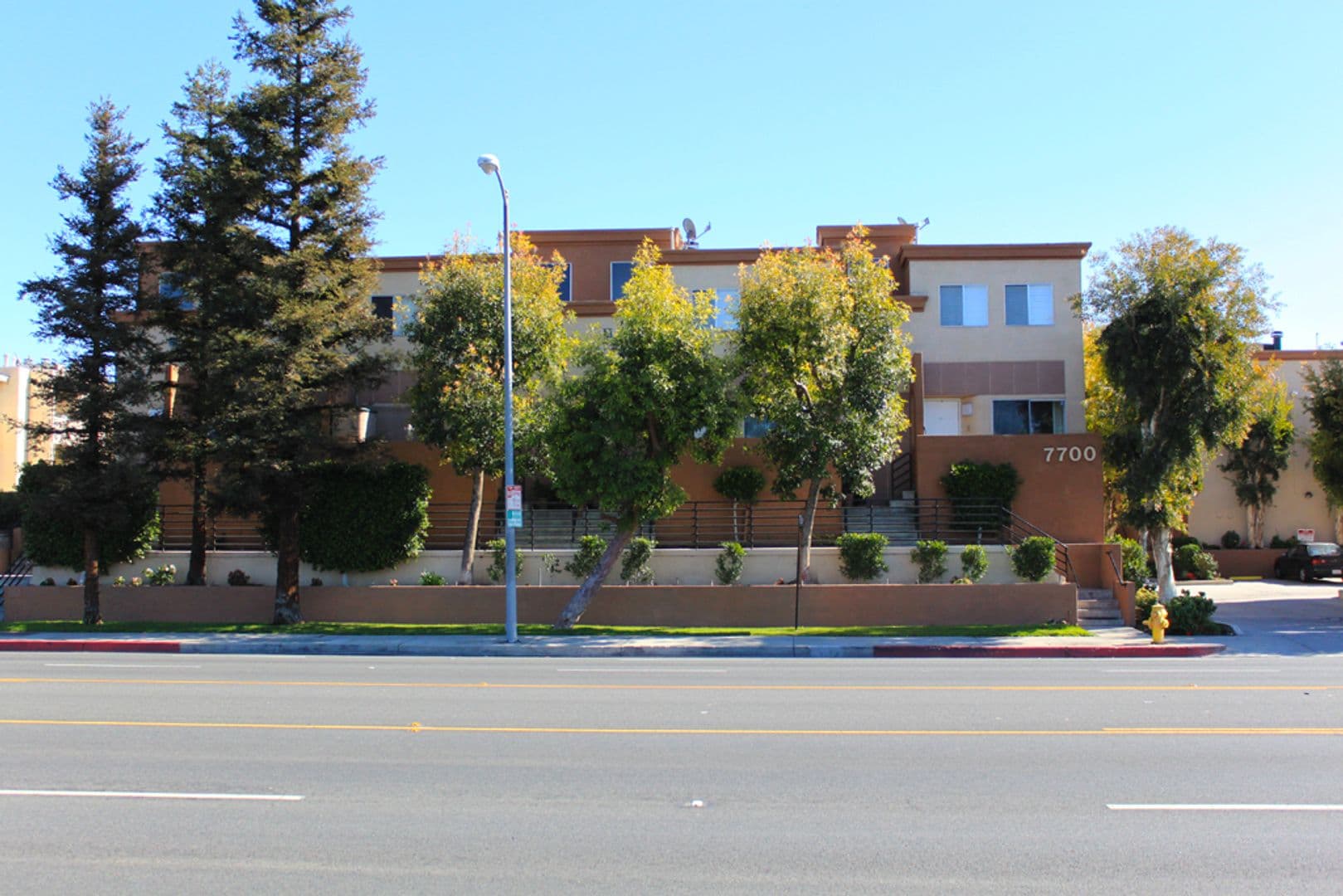Canoga Park Townhome: 7700 Topanga Canyon Blvd.