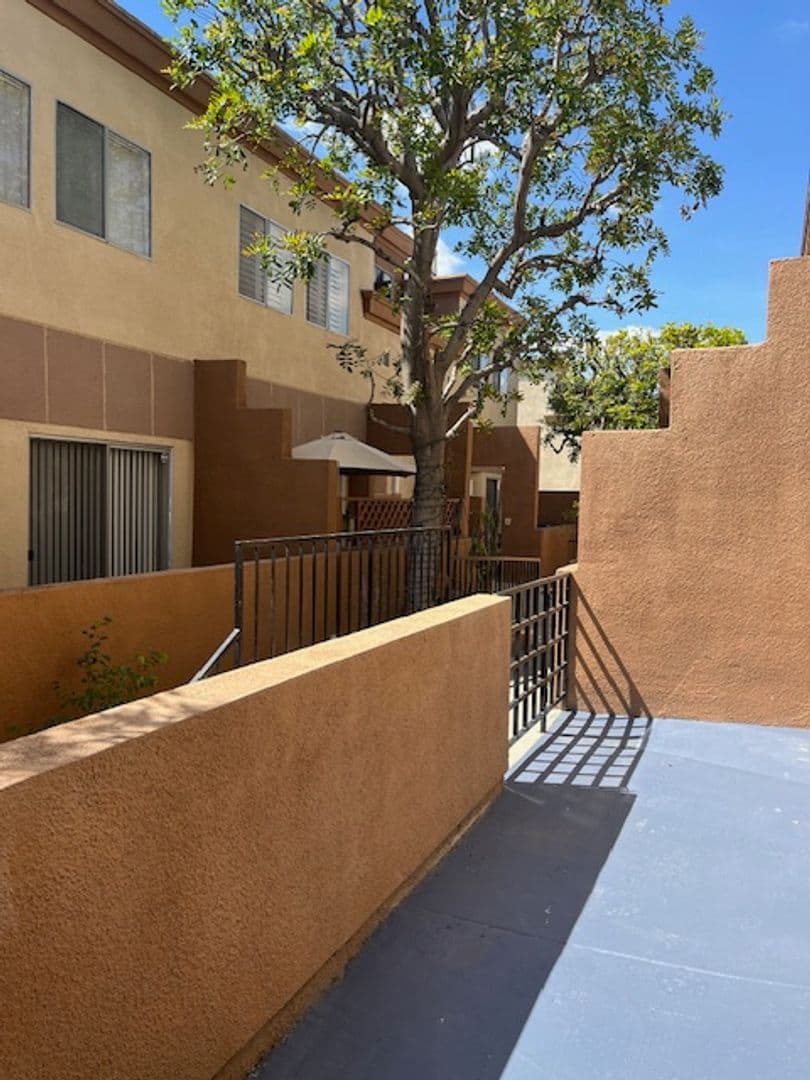 Canoga Park Townhome: 7700 Topanga Canyon Blvd.