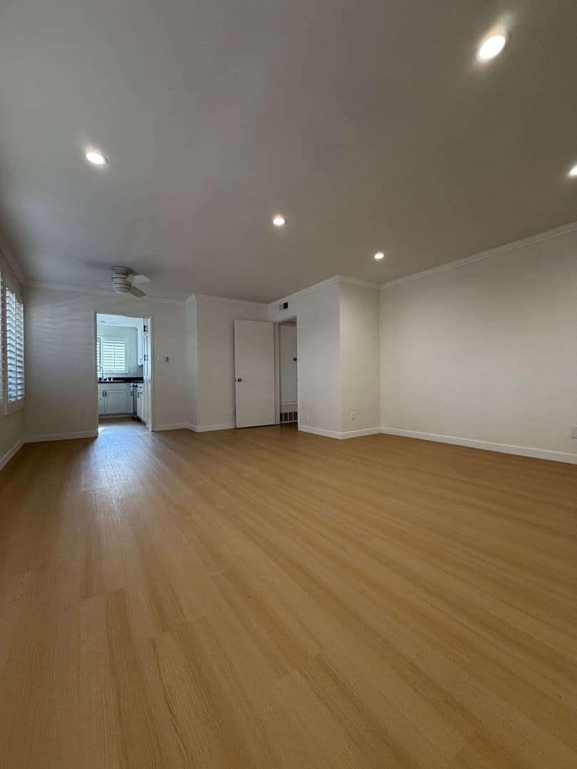 Beverly Hills Apartment: 442 So. Rexford Drive