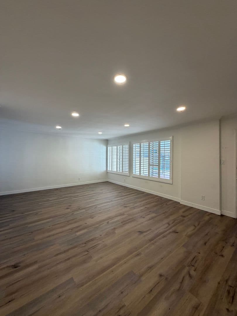 Beverly Hills Apartment: 442 So. Rexford Drive