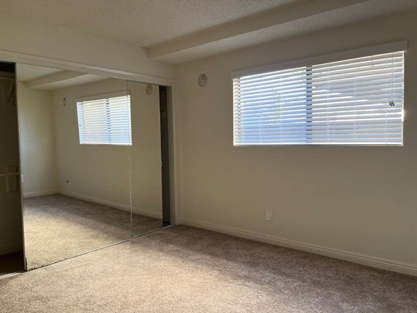 Reseda Apartment: 7045 Etiwanda Avenue