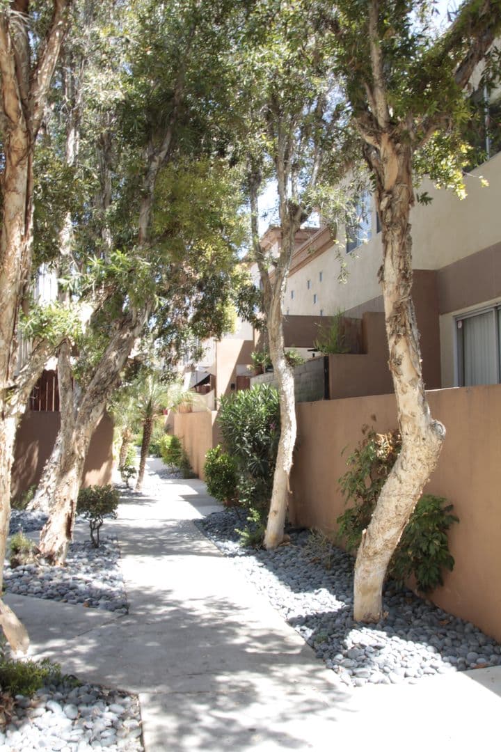 Canoga Park Townhome: 20200 Cantara Street
