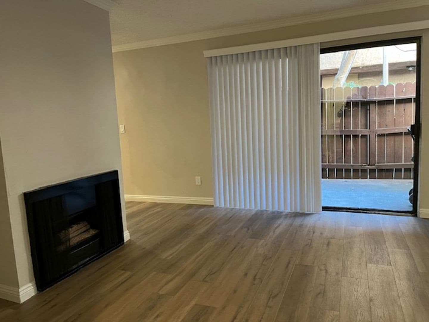 Reseda Apartment: 7045 Etiwanda Avenue