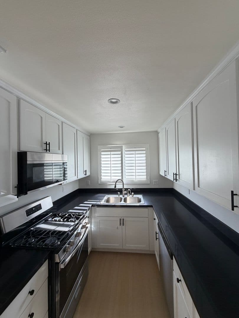 Beverly Hills Apartment: 442 So. Rexford Drive