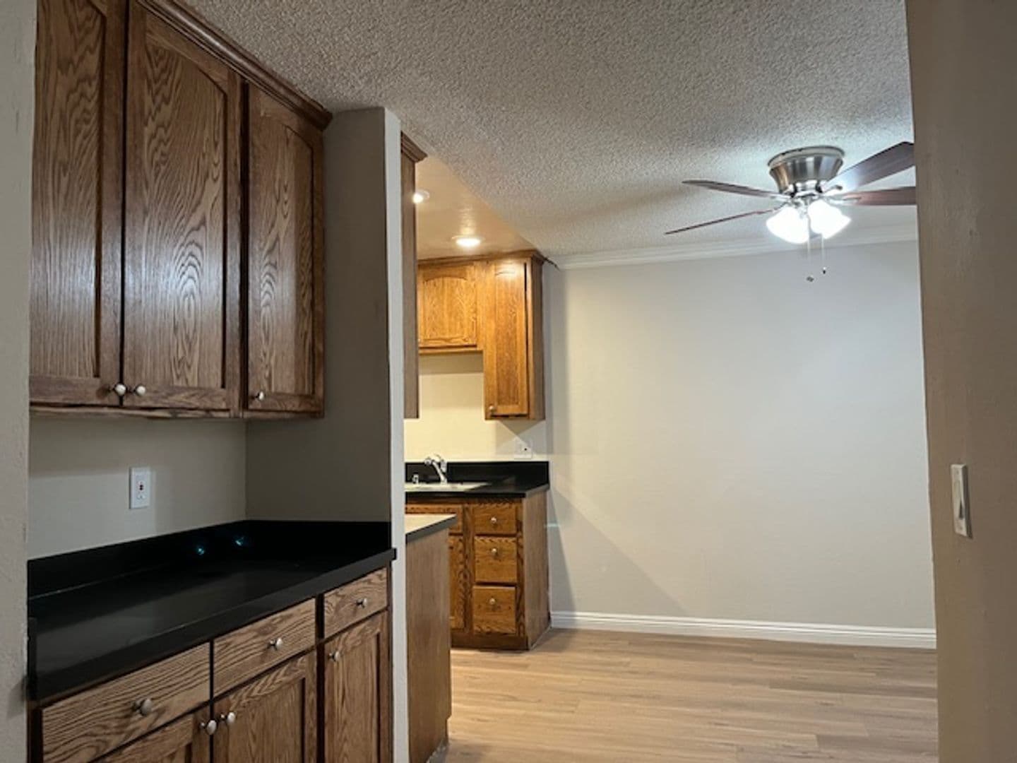 Reseda Apartment: 7045 Etiwanda Avenue