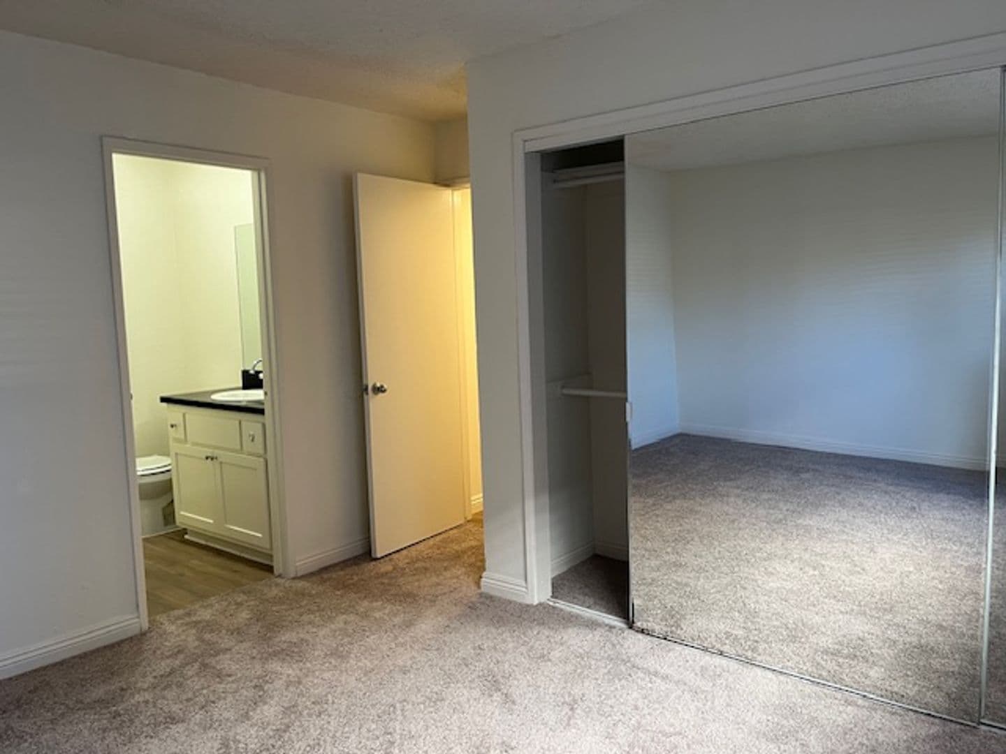 Reseda Apartment: 7045 Etiwanda Avenue