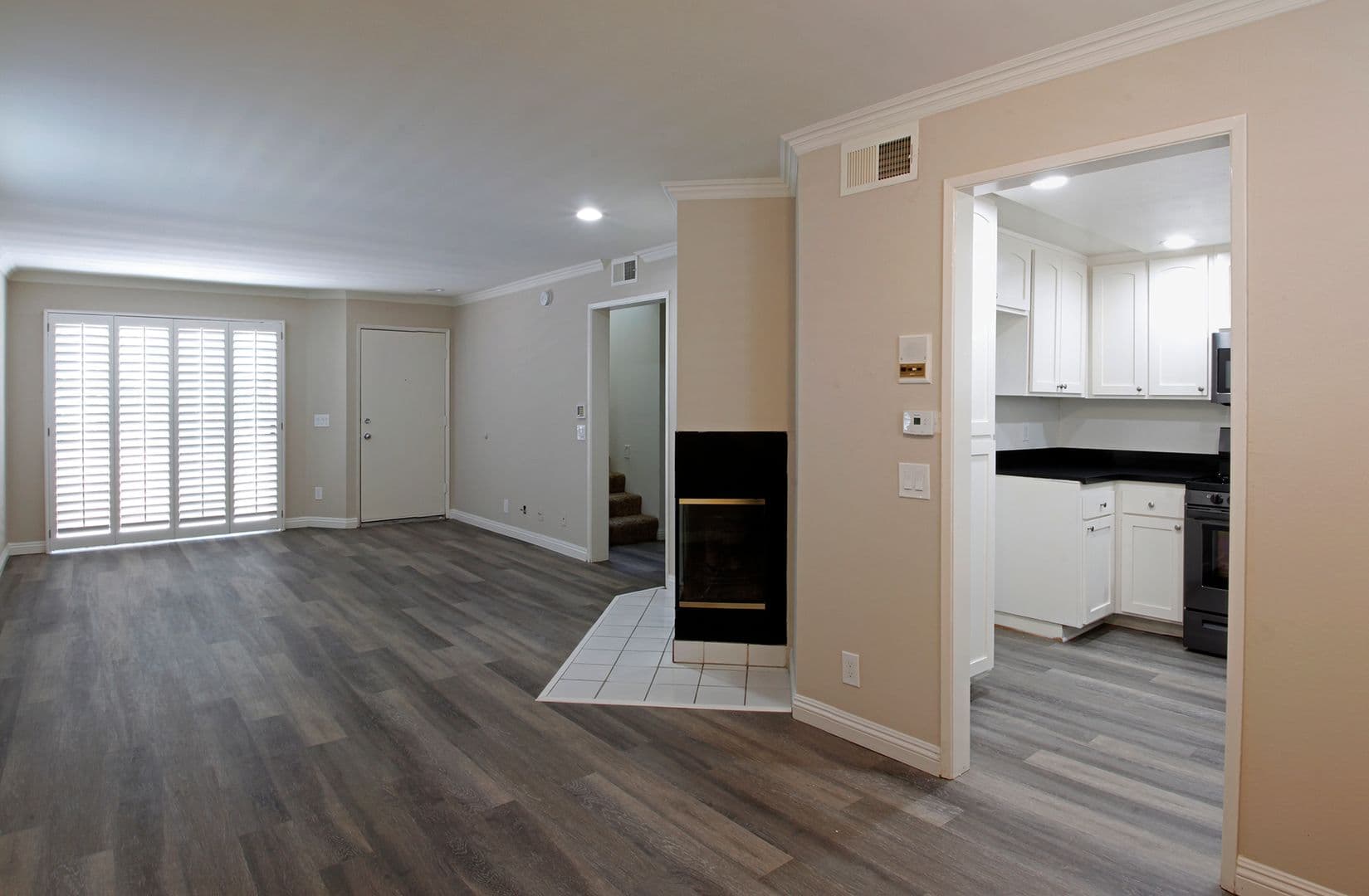 Chatsworth Townhome: 10216-34 Eton Avenue