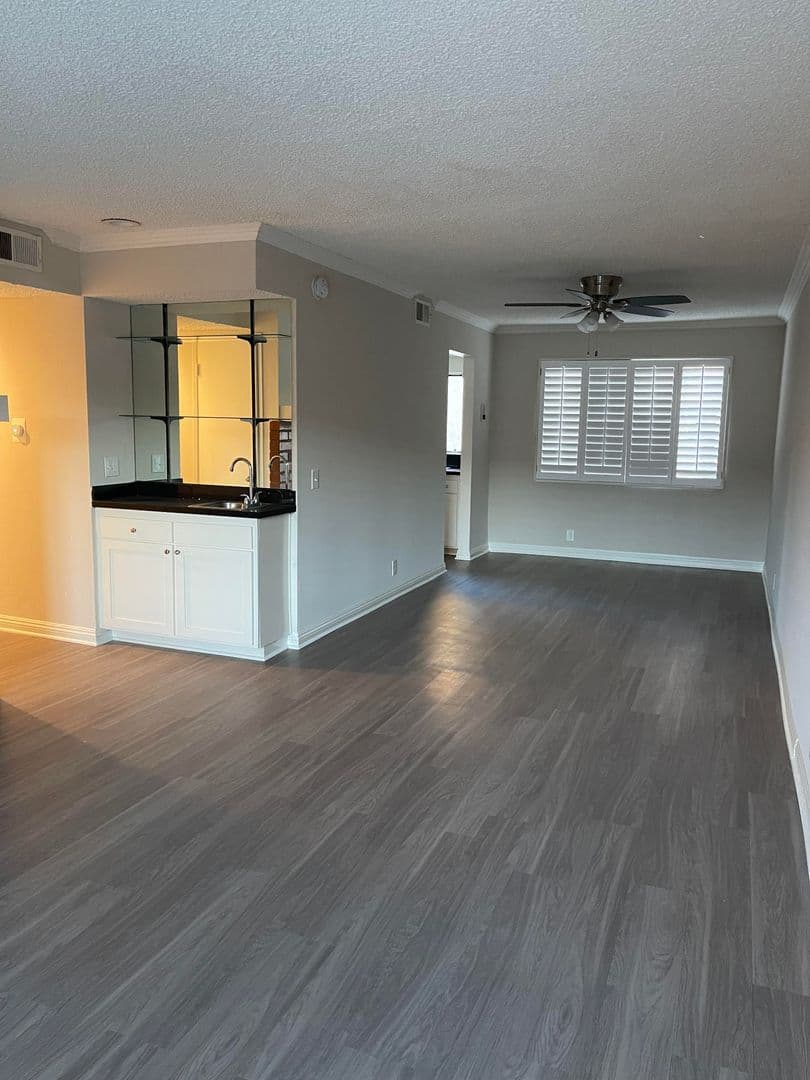 Canoga Park Townhome: 21051 Gresham Street