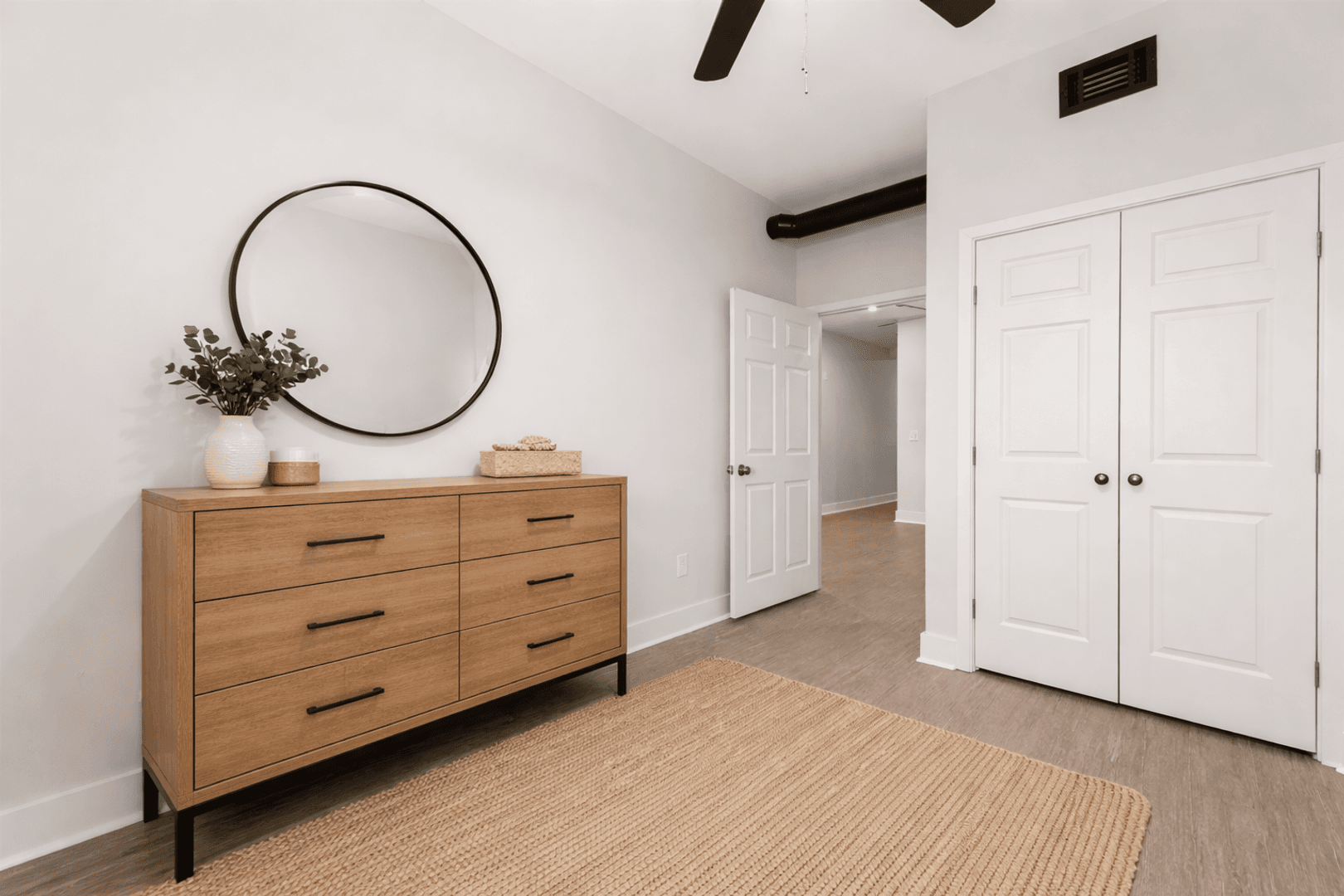 Charleston Apartment: 1000 King Street