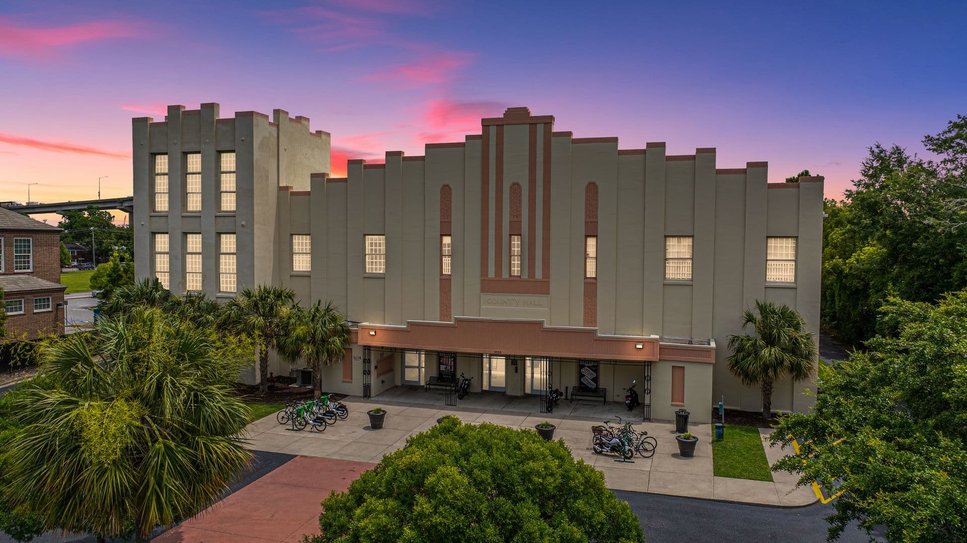 Charleston Apartment: 1000 King Street