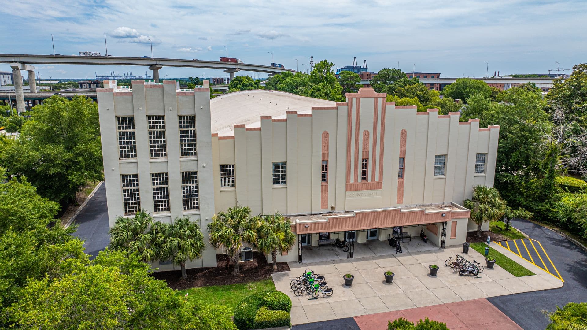 Charleston Apartment: 1000 King Street