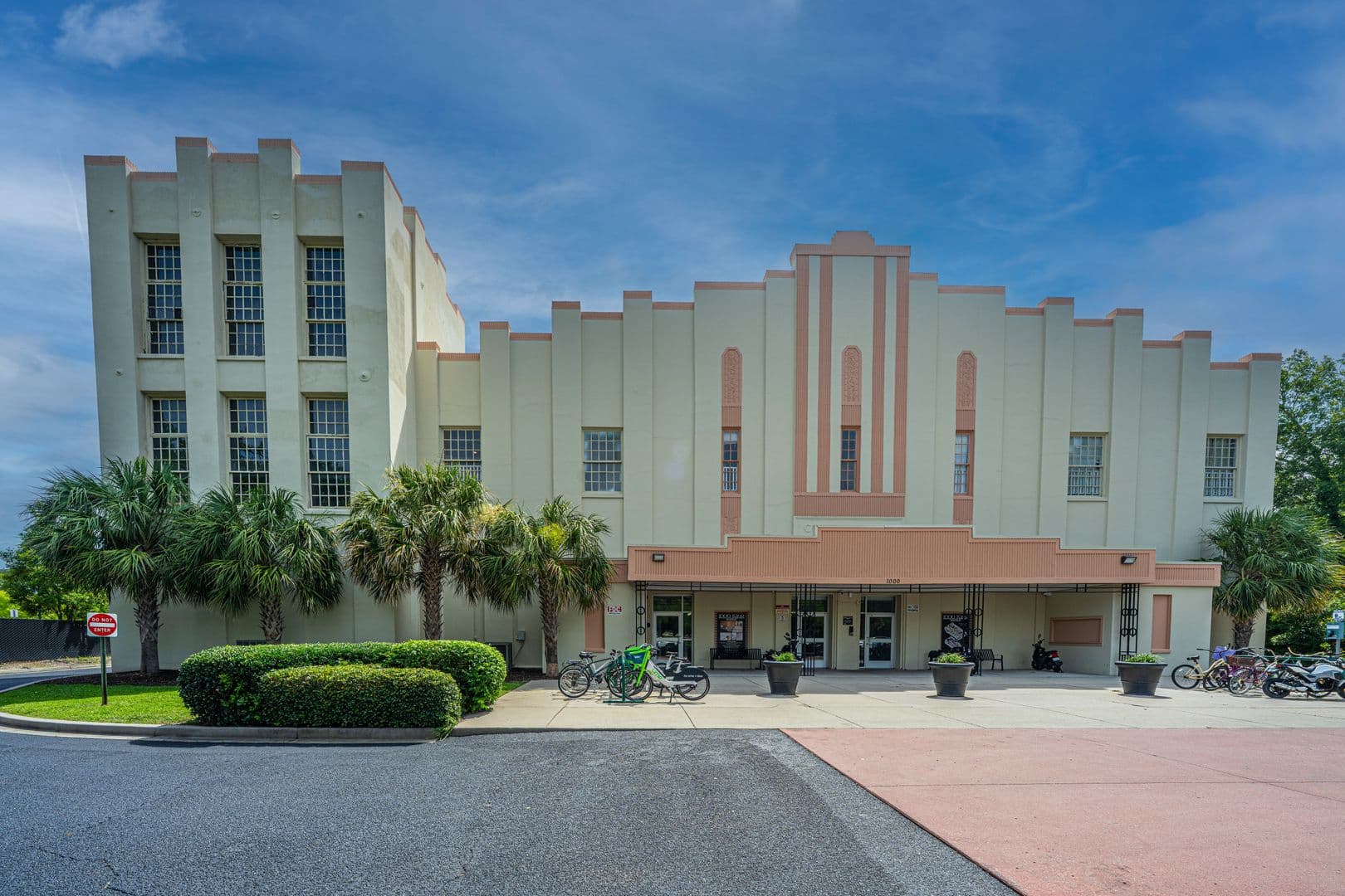 Charleston Apartment: 1000 King Street