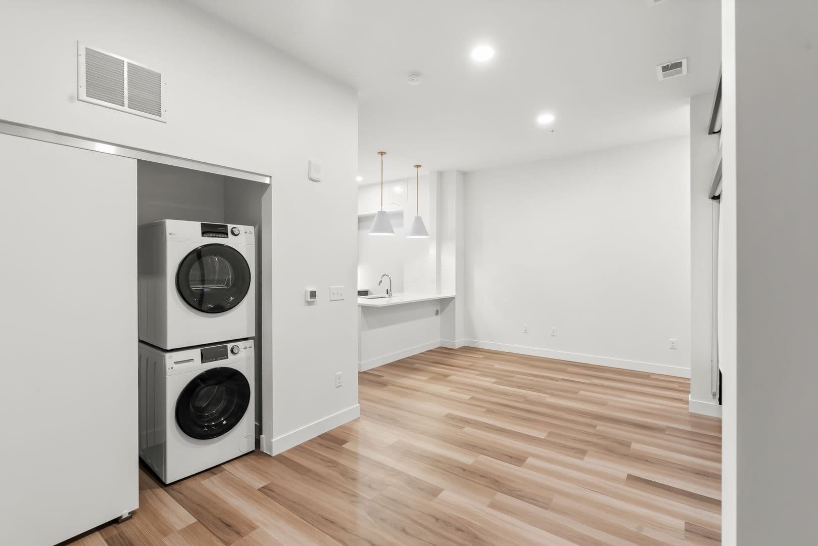 Minneapolis Apartment: 115 2nd Ave South