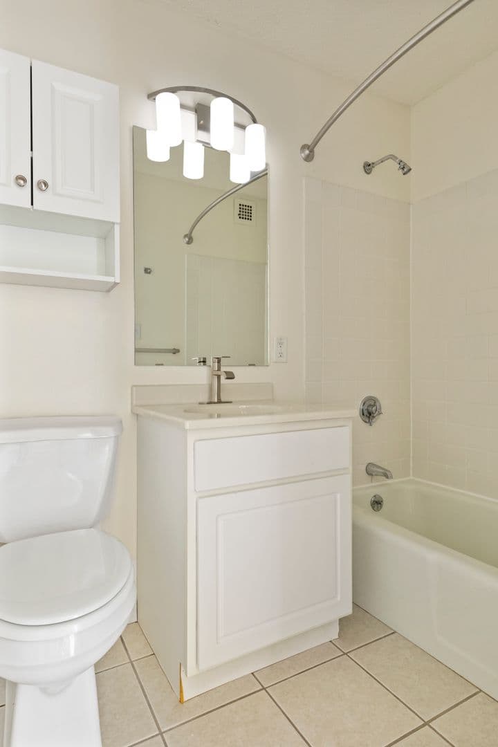Minneapolis Apartment: 115 2nd Ave South