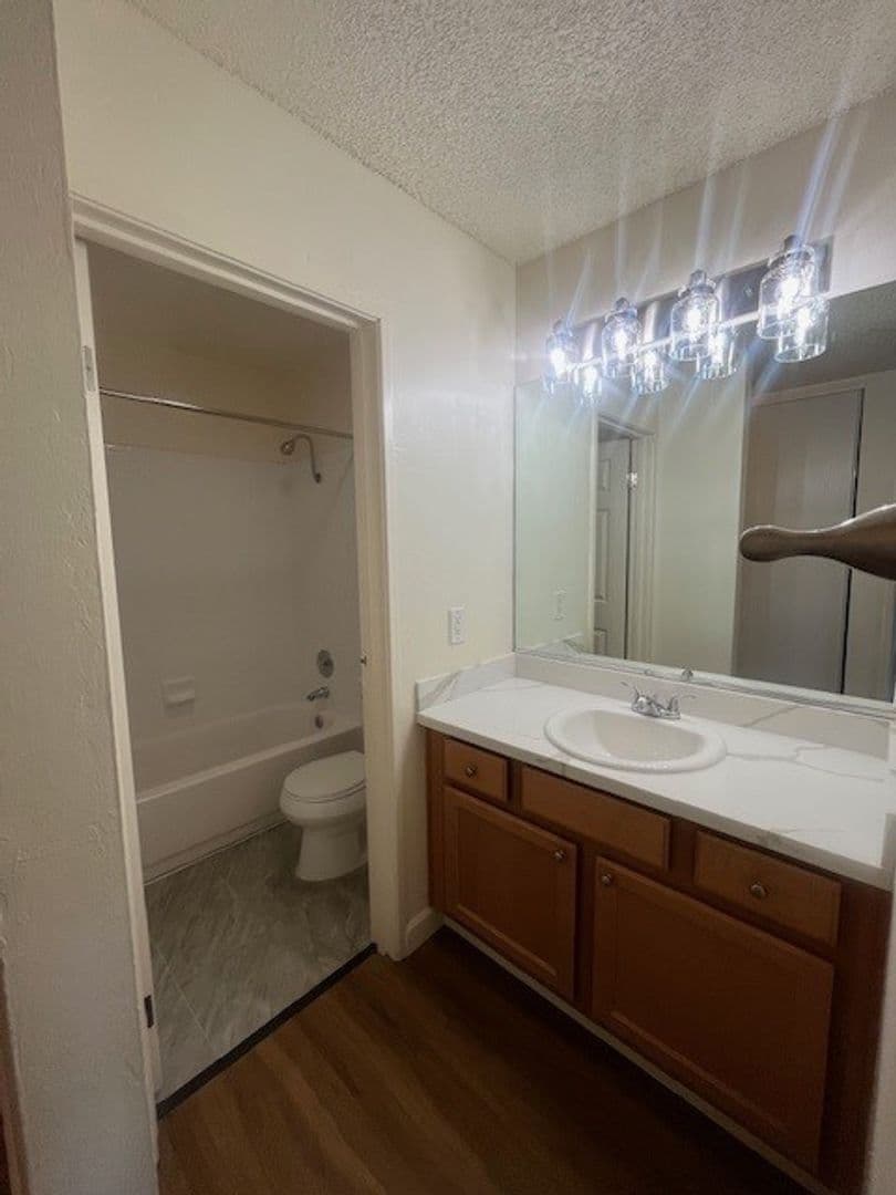 Pleasant Hill Apartment: 111 Cleaveland Road