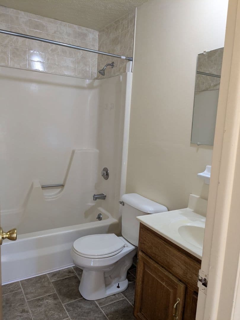 Batavia Apartment: Woodstock Gardens