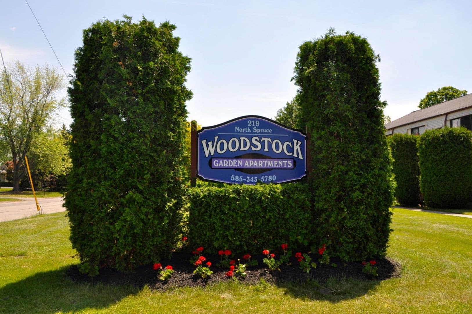 Batavia Apartment: Woodstock Gardens