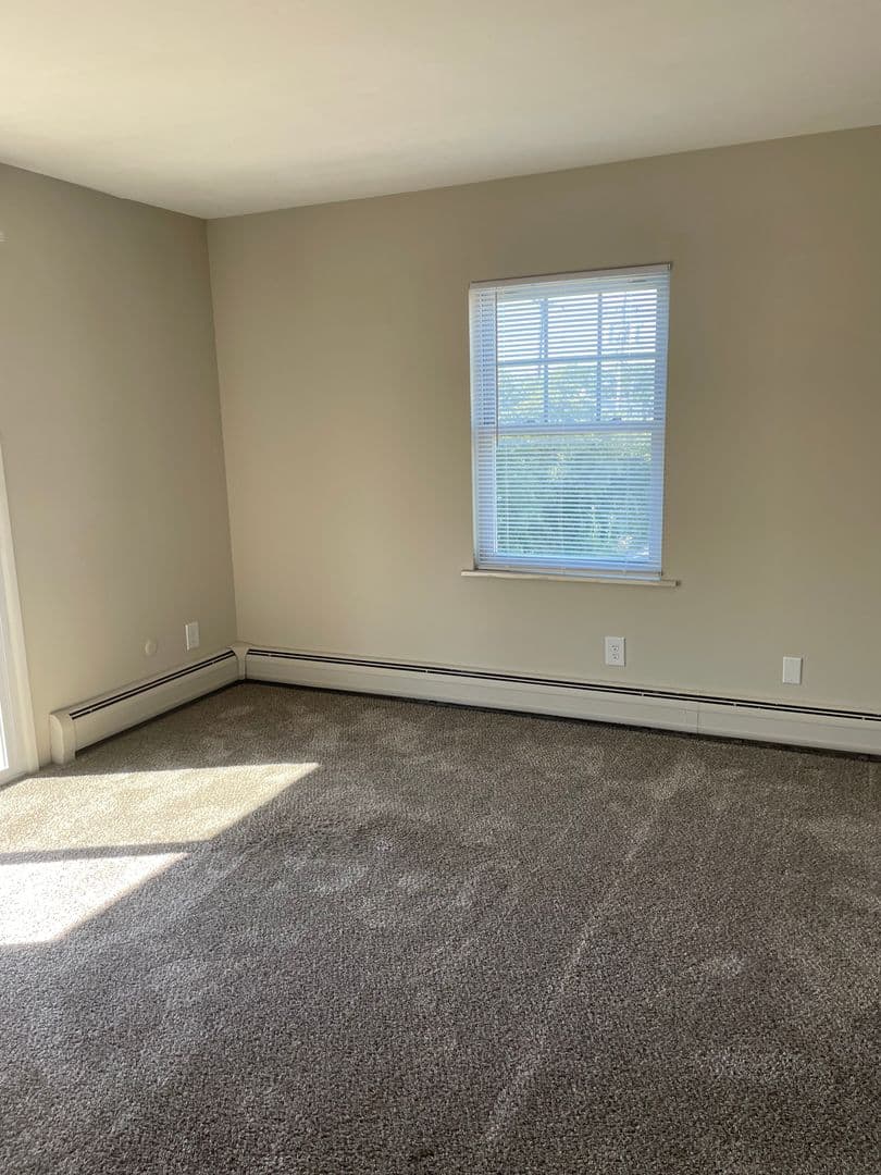 Geneva Apartment: 300 Sheridan Park Apartments