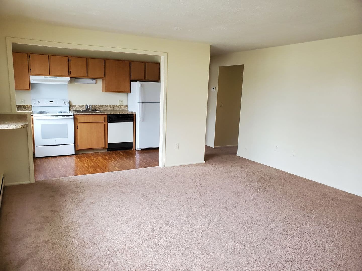 Webster Apartment: 100-127 Kittleberger Park