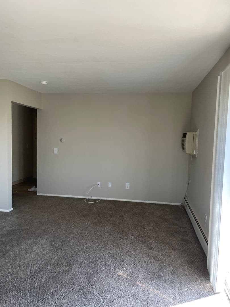 Geneva Apartment: 300 Sheridan Park Apartments