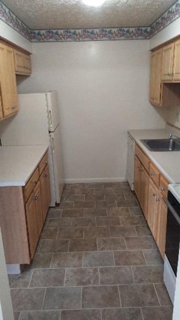 Batavia Apartment: Woodstock Gardens