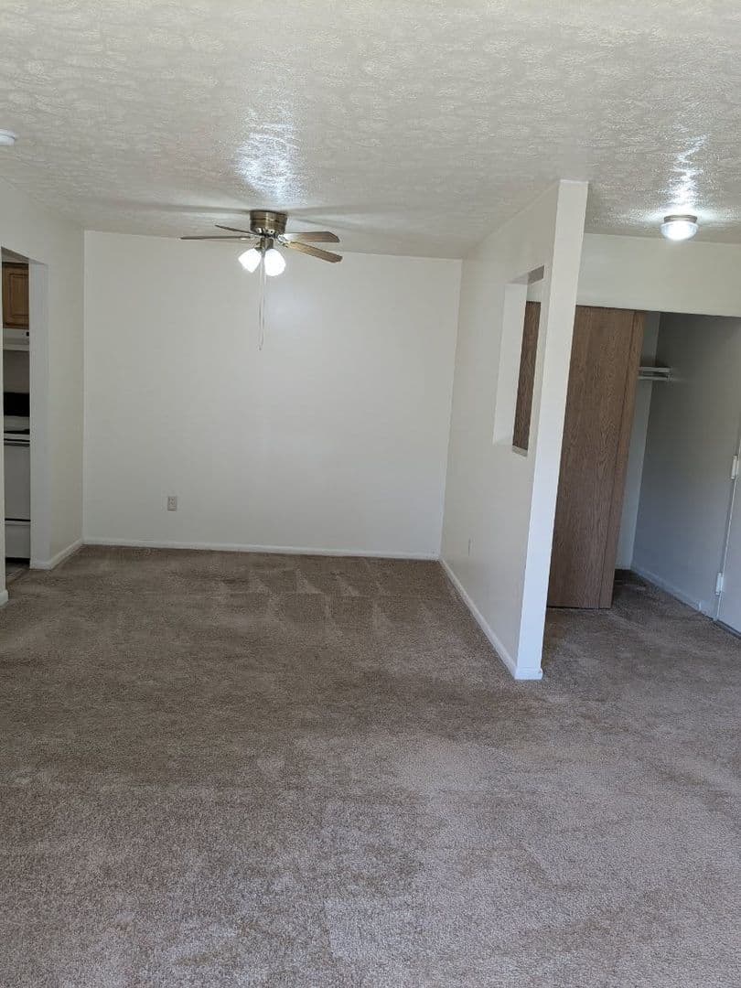Batavia Apartment: Woodstock Gardens