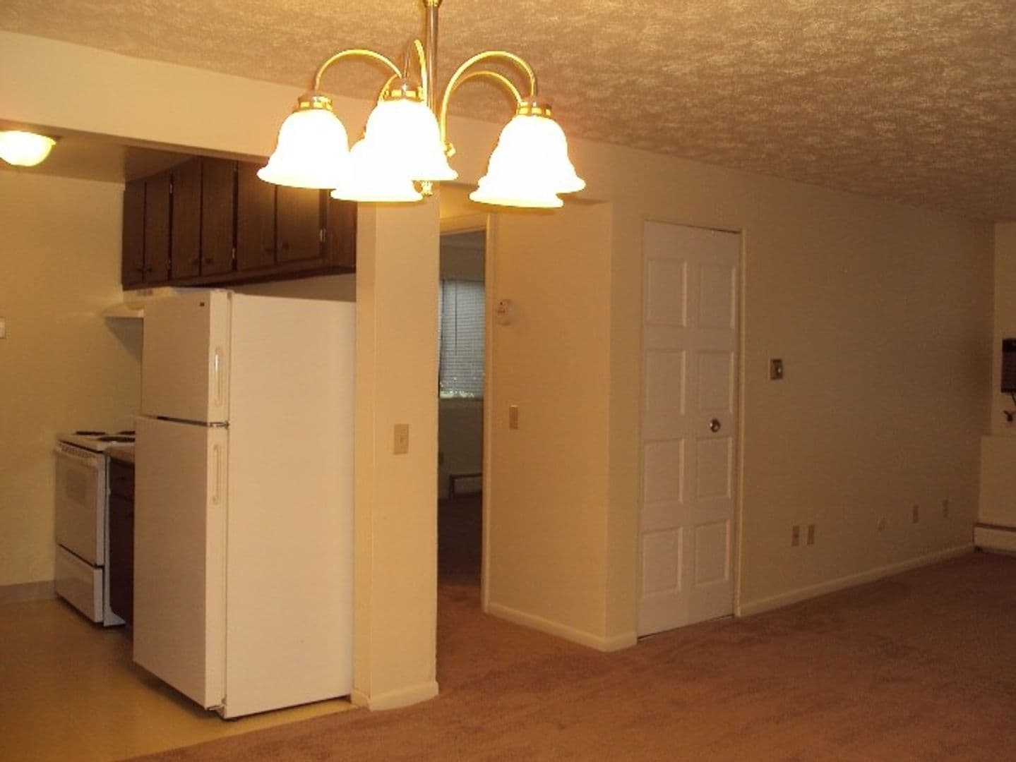 Geneva Apartment: 300 Sheridan Park Apartments