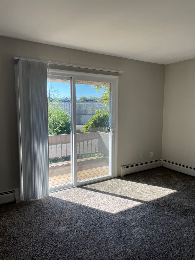 Geneva Apartment: 300 Sheridan Park Apartments