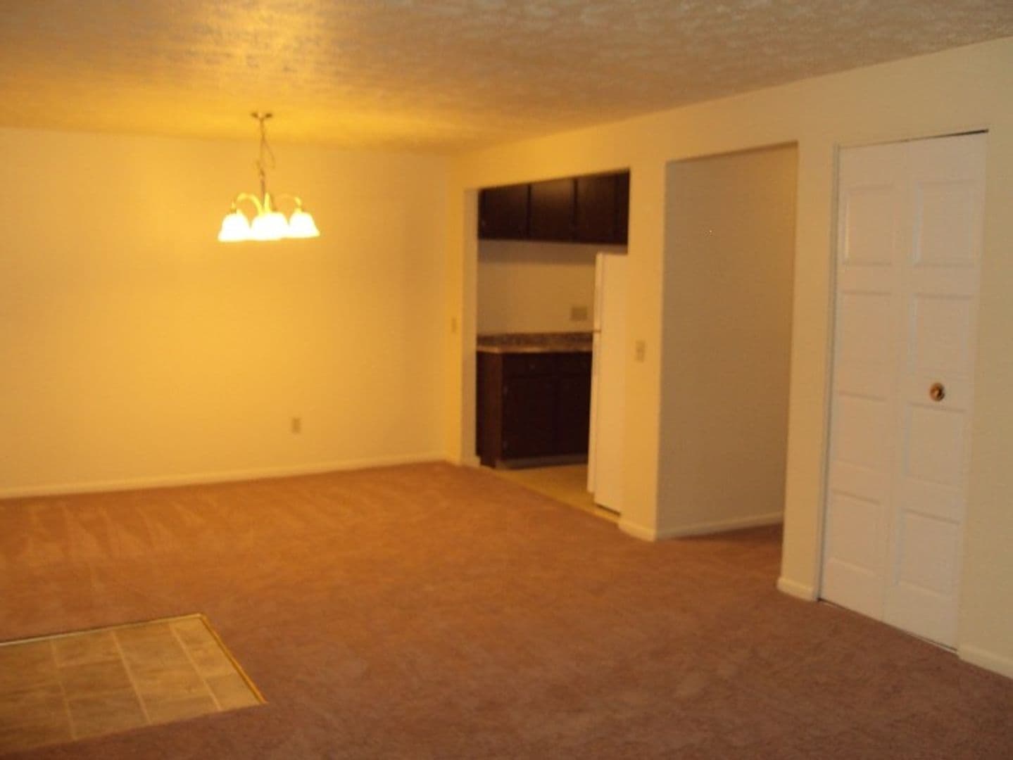 Geneva Apartment: 300 Sheridan Park Apartments
