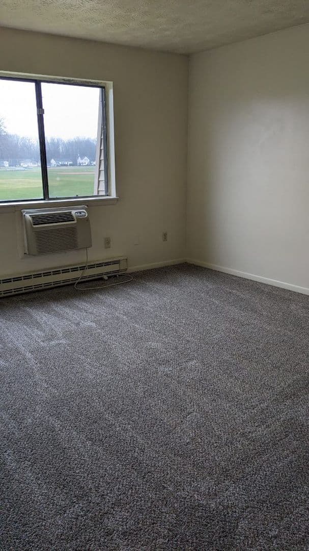 Batavia Apartment: Woodstock Gardens