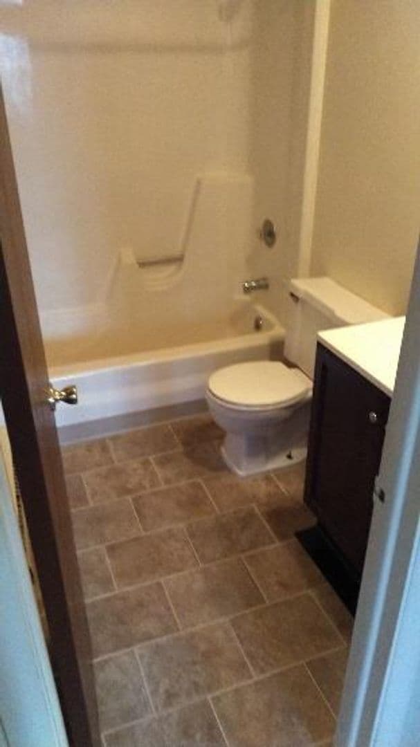 Batavia Apartment: Woodstock Gardens