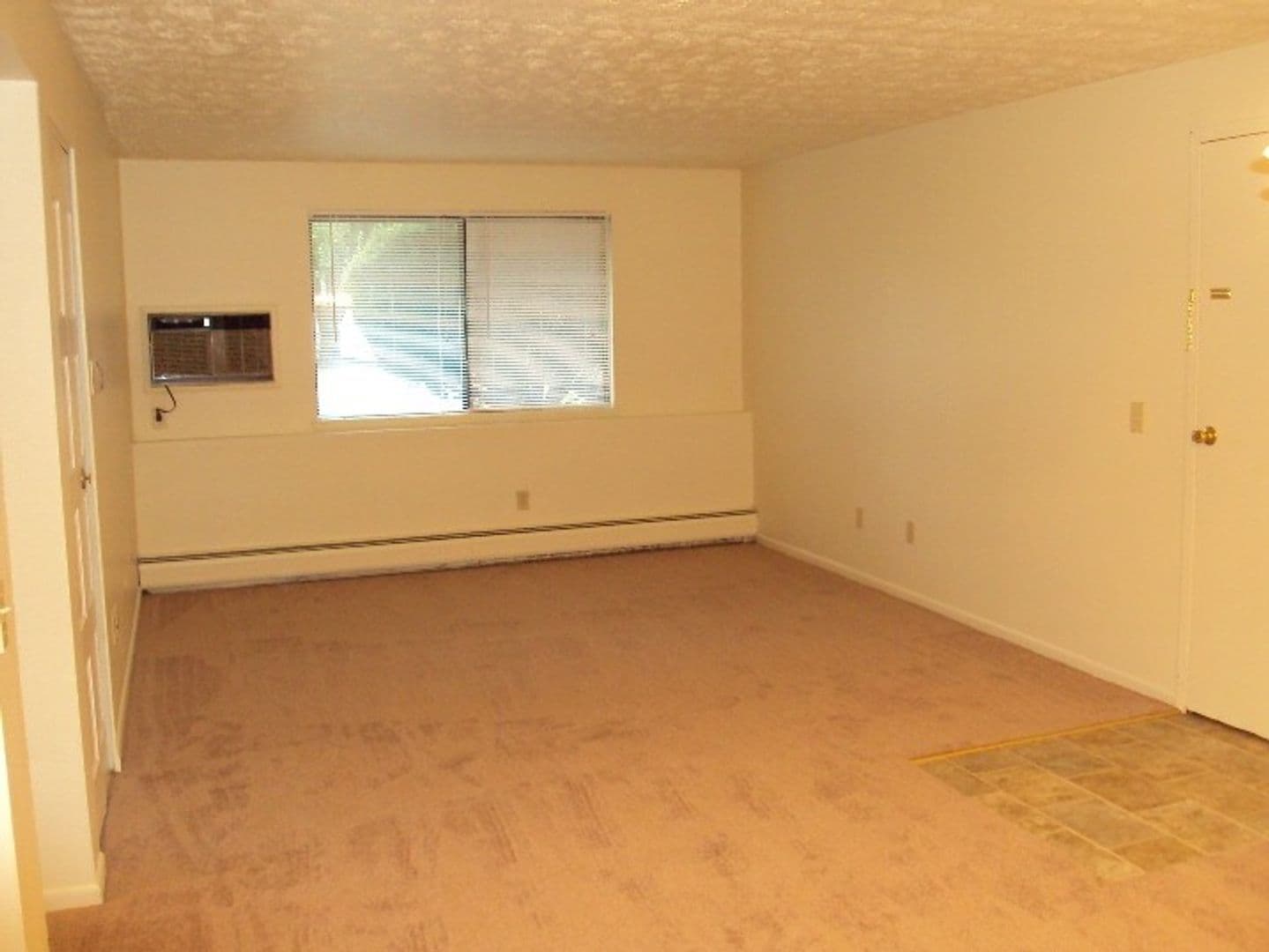 Geneva Apartment: 300 Sheridan Park Apartments