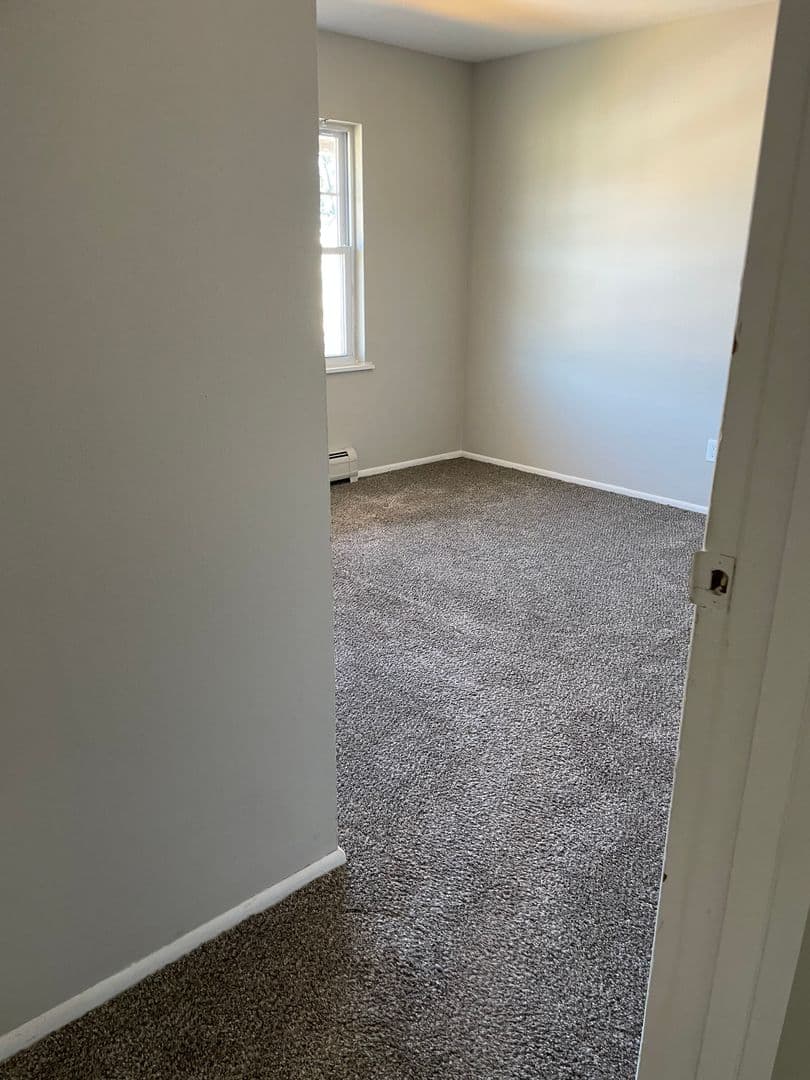 Geneva Apartment: 300 Sheridan Park Apartments