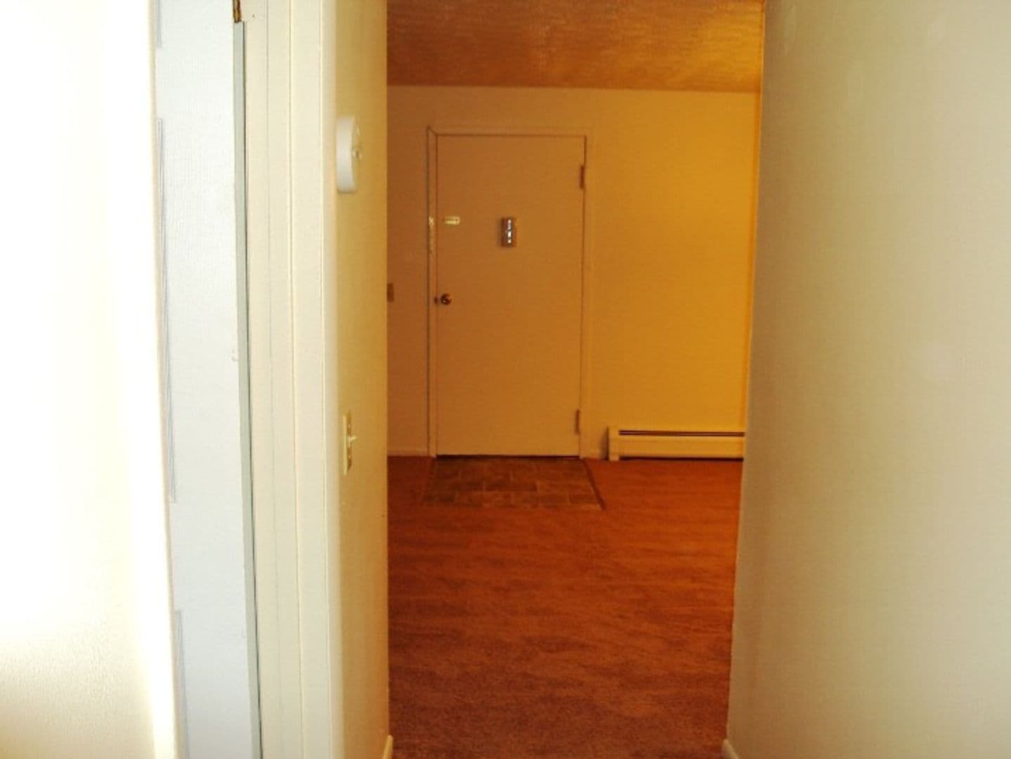 Geneva Apartment: 300 Sheridan Park Apartments