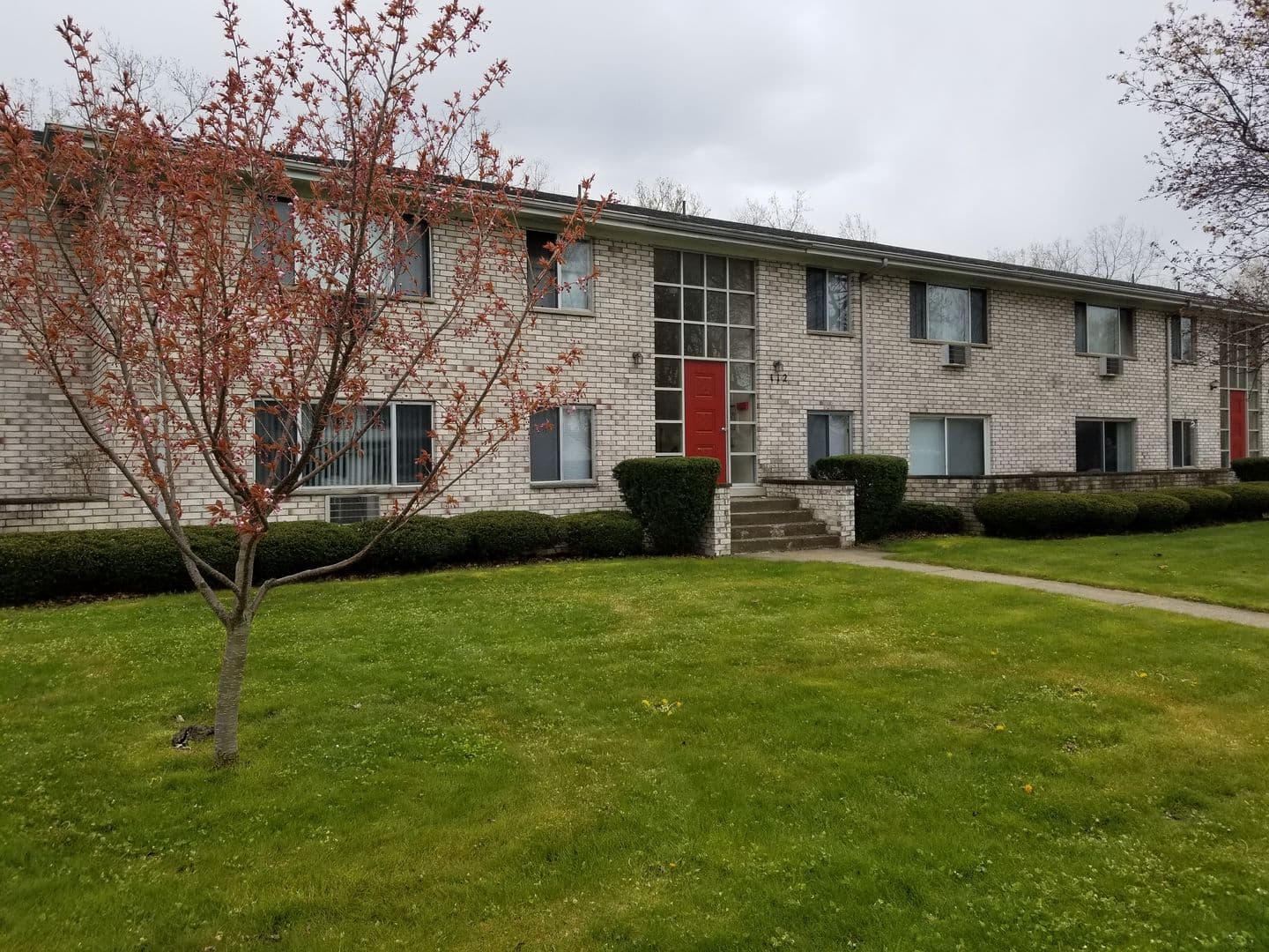Webster Apartment: 100-127 Kittleberger Park