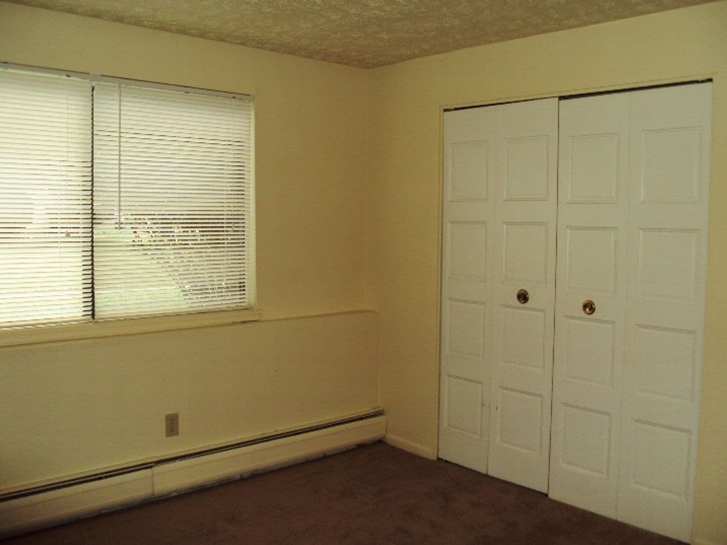 Geneva Apartment: 300 Sheridan Park Apartments