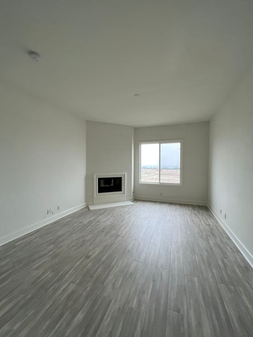 Huntington Beach House: 19411 Surfset Drive