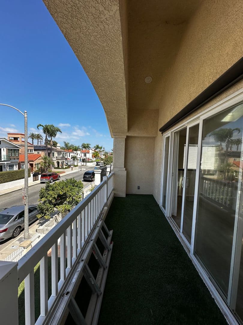 Long Beach Apartment: 54 Pomona Ave