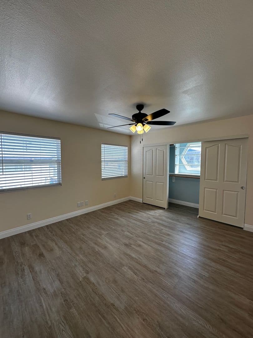 Long Beach Apartment: 54 Pomona Ave