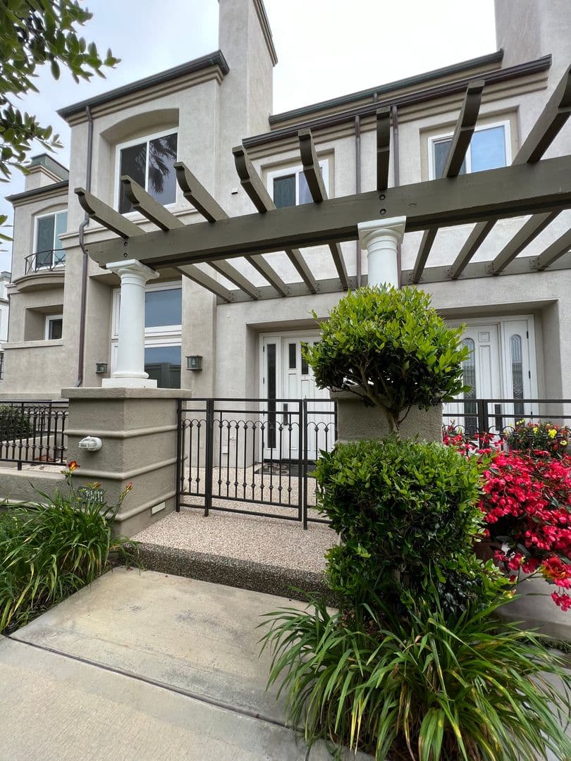 Huntington Beach House: 19411 Surfset Drive