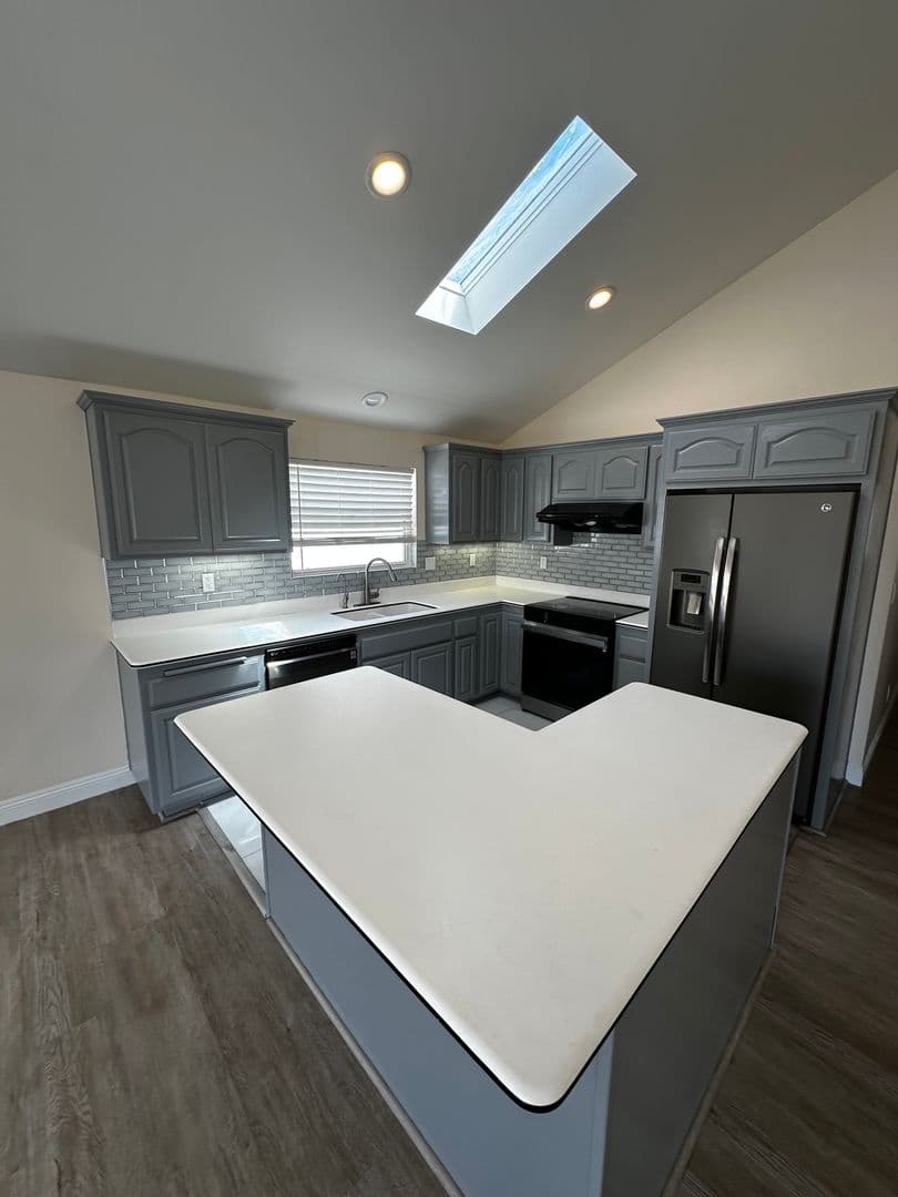 Long Beach Apartment: 54 Pomona Ave