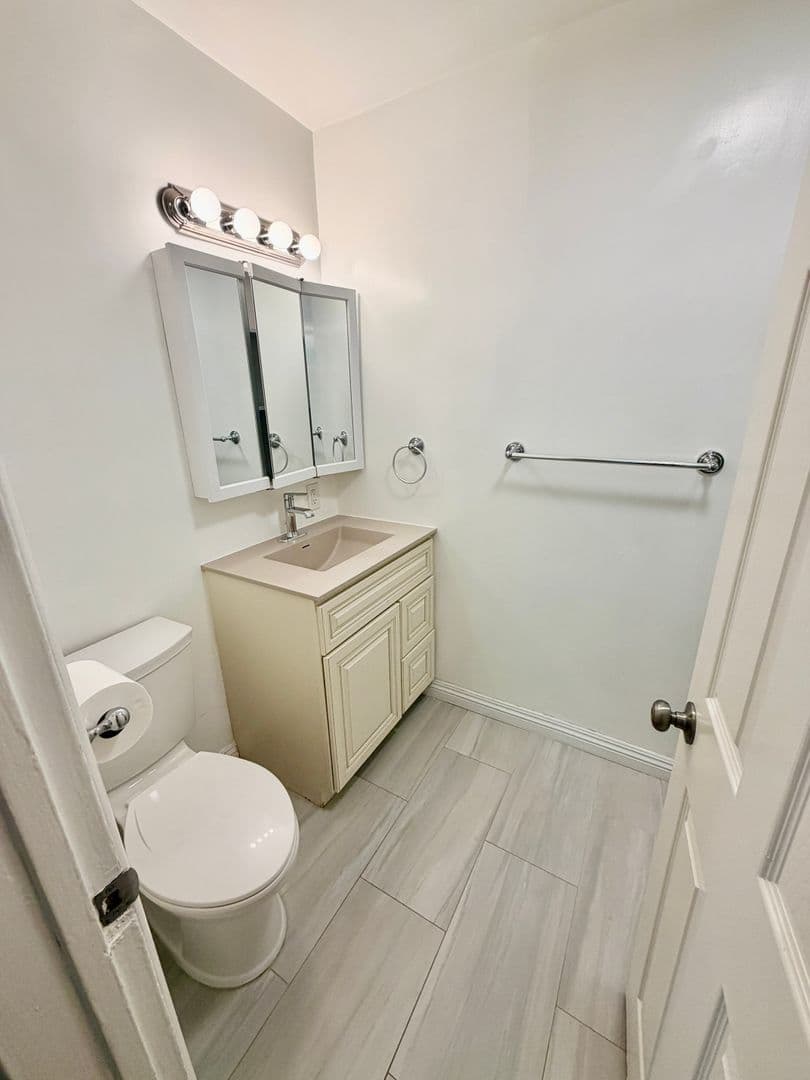 North Hollywood Apartment: 11228-11230 Oxnard