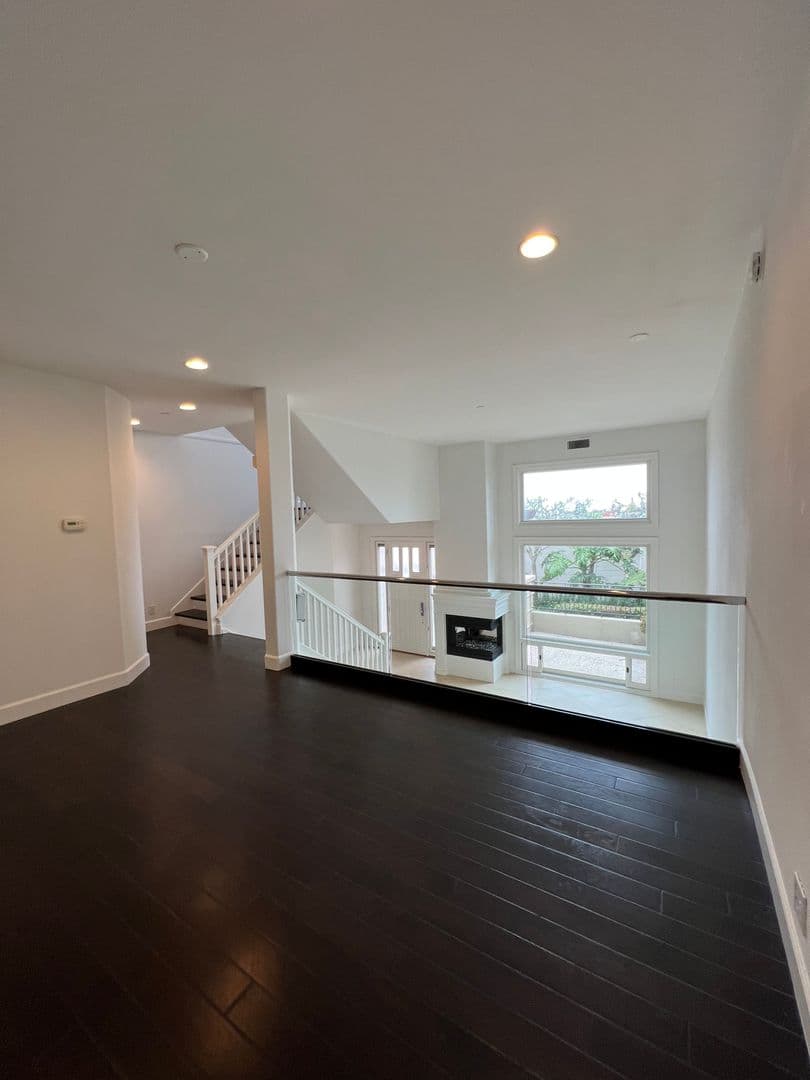 Huntington Beach House: 19411 Surfset Drive