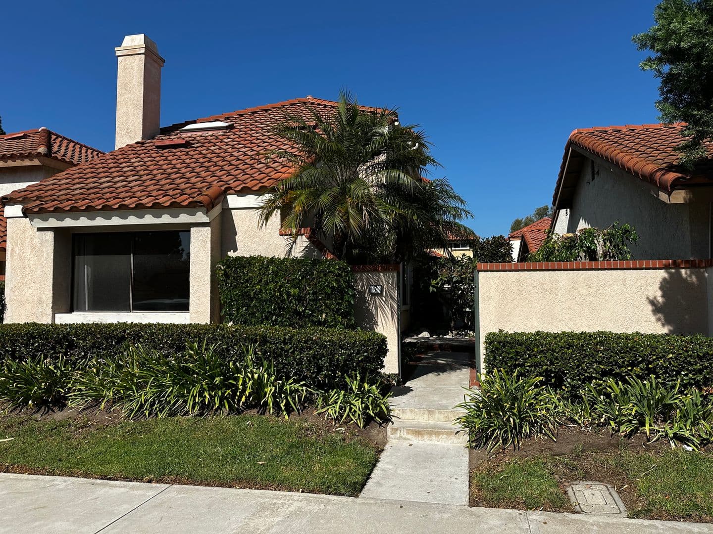 Irvine House: 7 Calabria