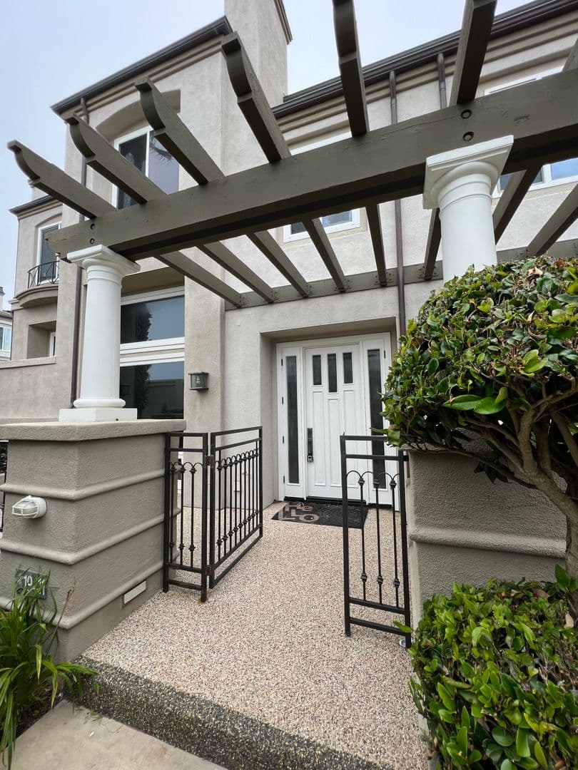 Huntington Beach House: 19411 Surfset Drive