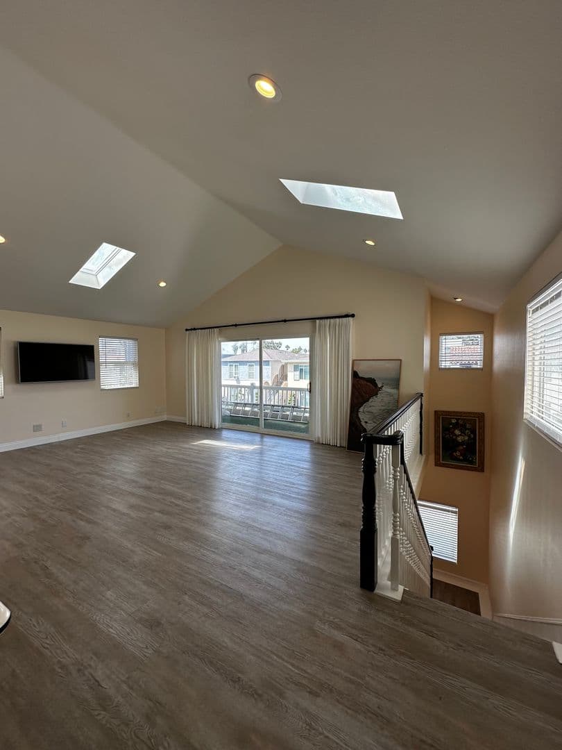 Long Beach Apartment: 54 Pomona Ave