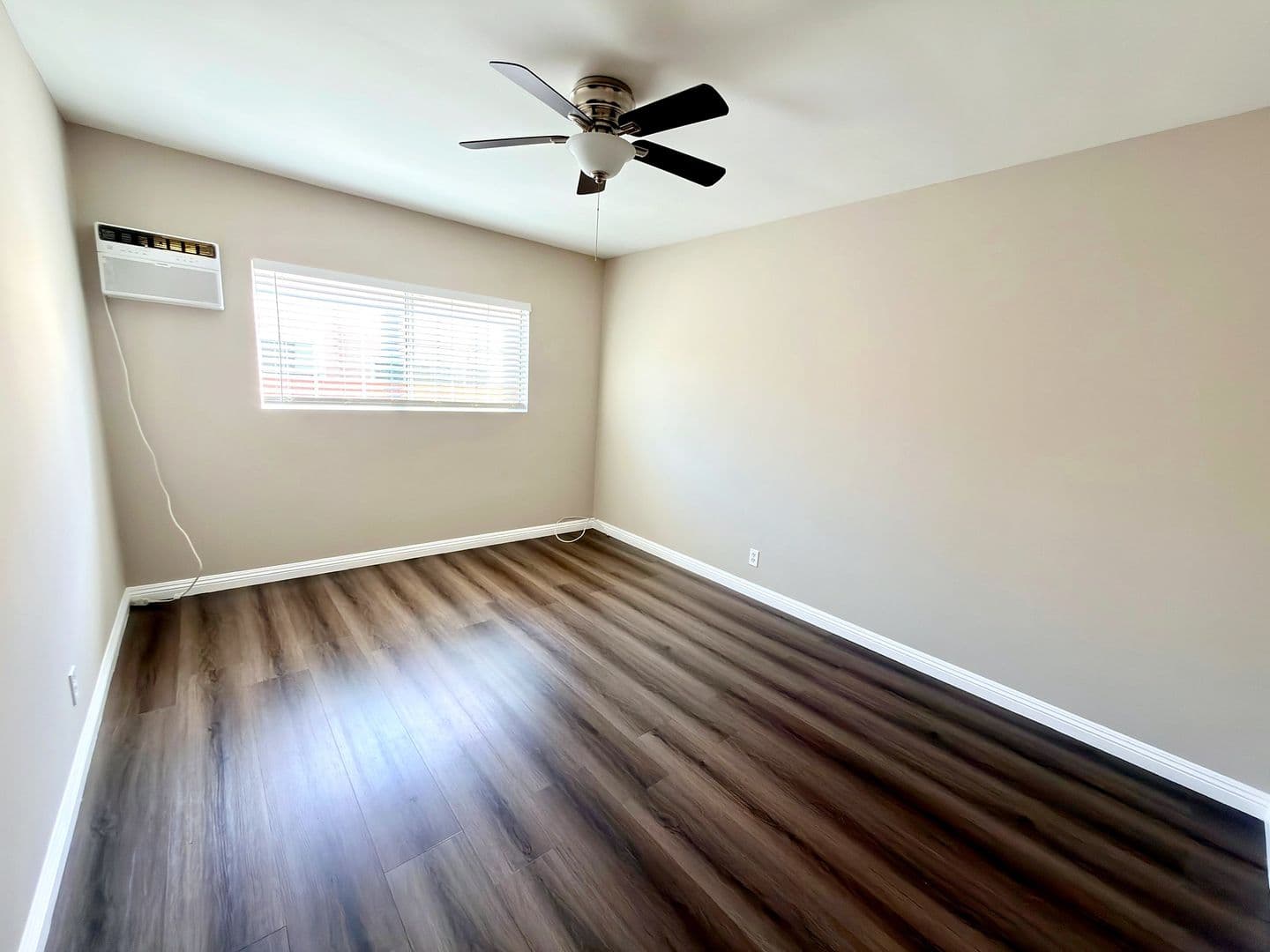 North Hollywood Apartment: 11228-11230 Oxnard